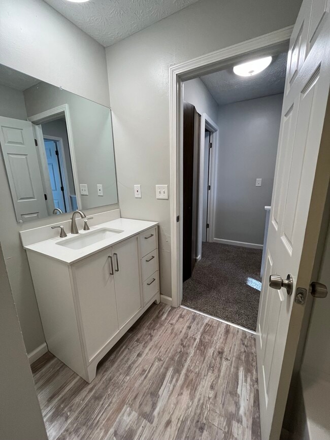 Building Photo - 208 Forest Ln