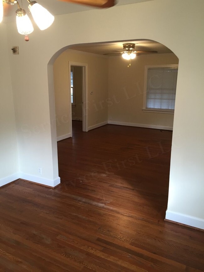 Building Photo - Very nice and LARGE 1 bed House for rent CLOSE TO MSU!