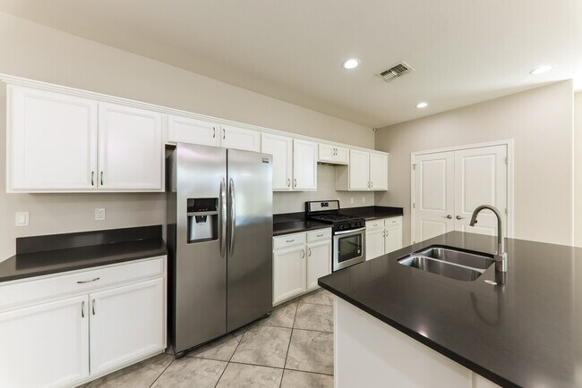 Building Photo - 1287 N 166th Ave