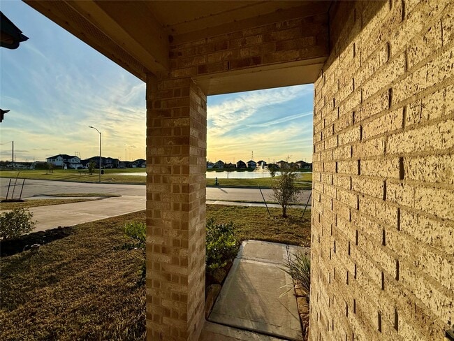 Building Photo - 15515 Islandview Ln