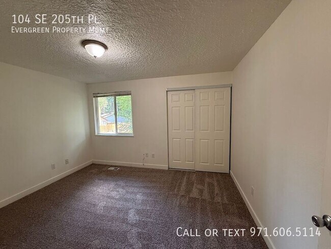 Building Photo - 104 SE 205th Pl