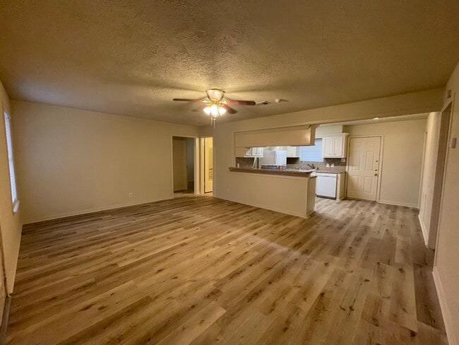 Building Photo - 14745 Liberty St