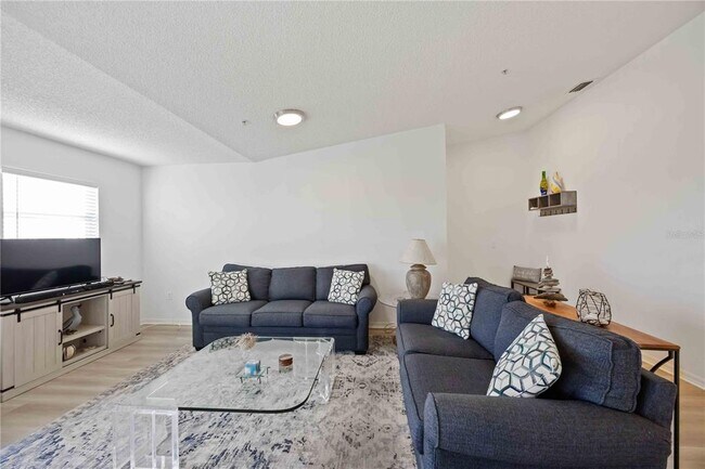 Building Photo - 3607 E Bay Dr