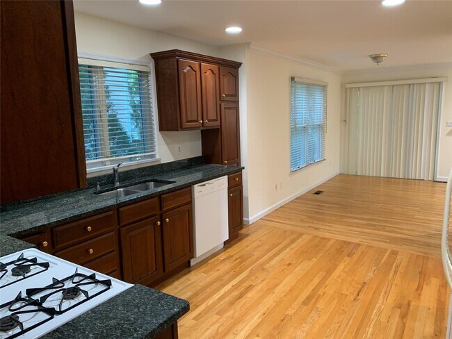Building Photo - 243 Boulevard