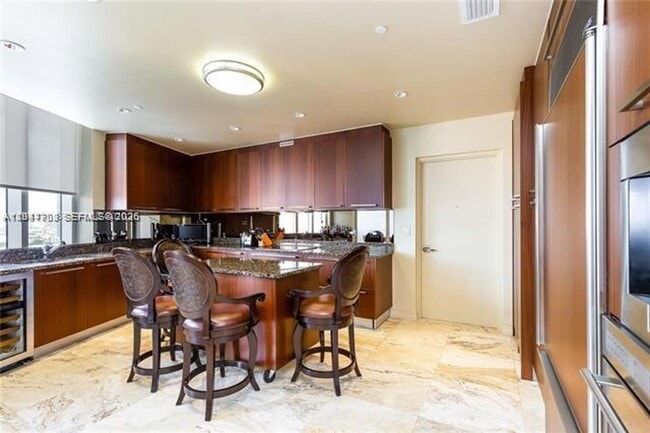Building Photo - 16001 Collins Ave