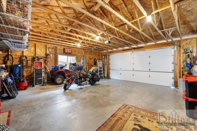 Building Photo - Huntley 3b2ba - 2car garage + plenty of dr...