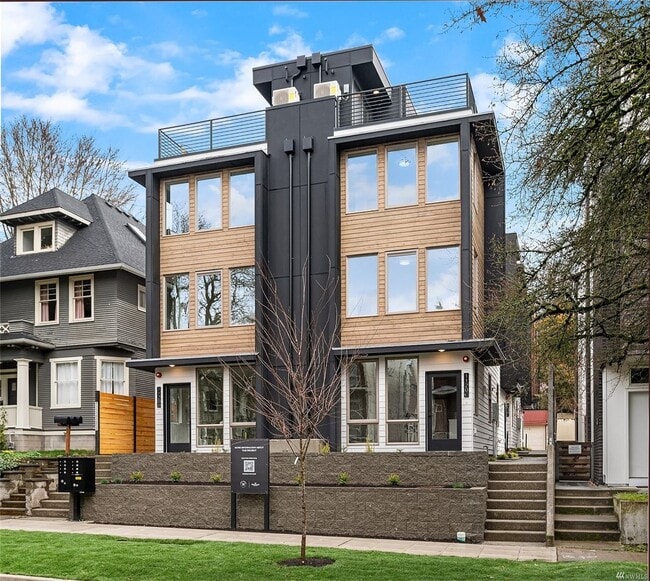 Primary Photo - 1120B 16th Ave