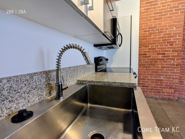 Building Photo - 382 W 22nd St