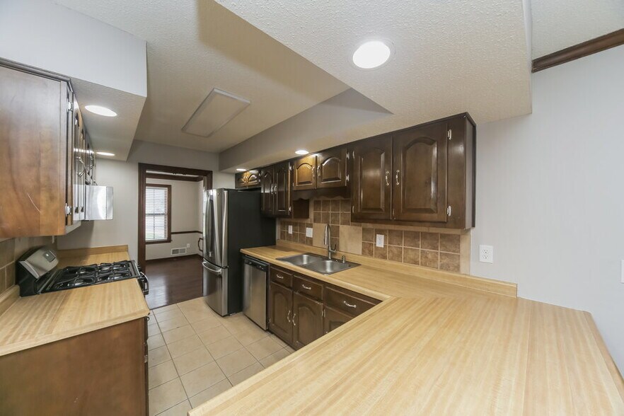 Building Photo - 312 Clarington Dr