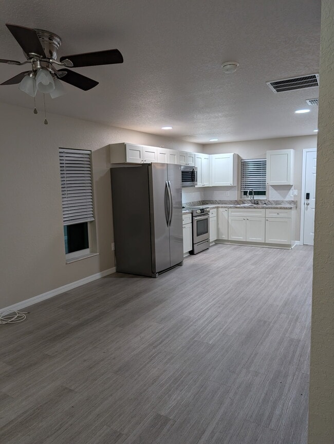 Building Photo - Mini-Home