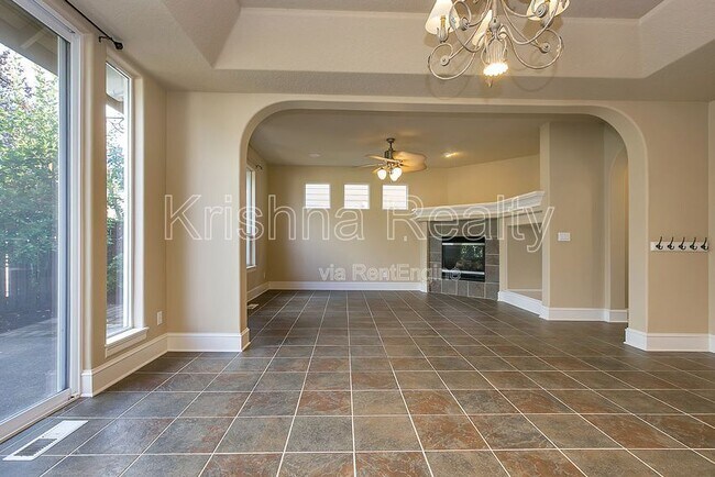 Building Photo - 12649 NW Bayonne Ln