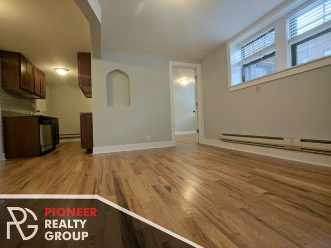 Building Photo - 4407 N Wolcott Ave