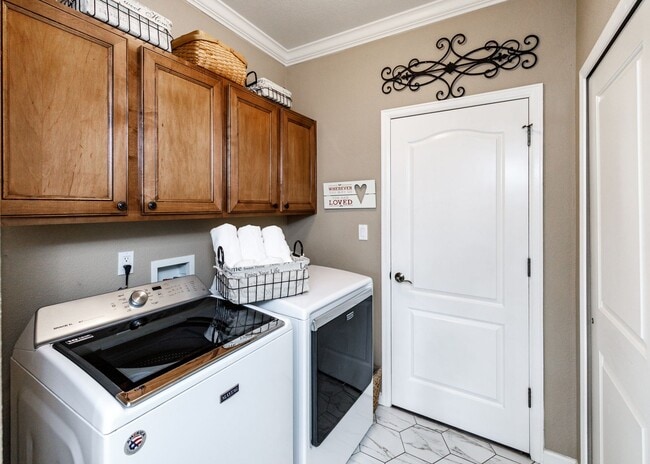 Building Photo - 3615 Oak Meadow Dr