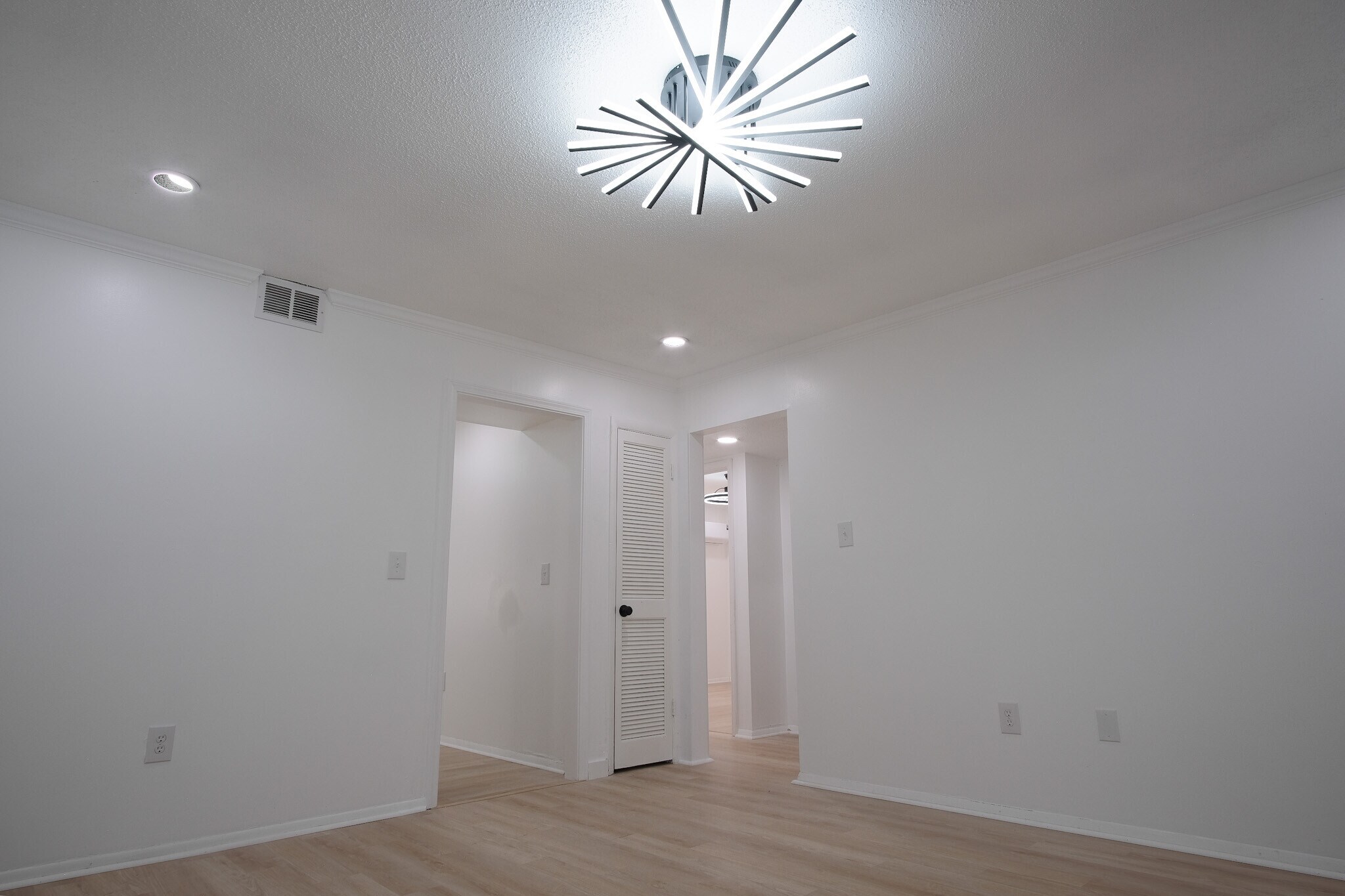 Building Photo - 106 Woodhouse Ln