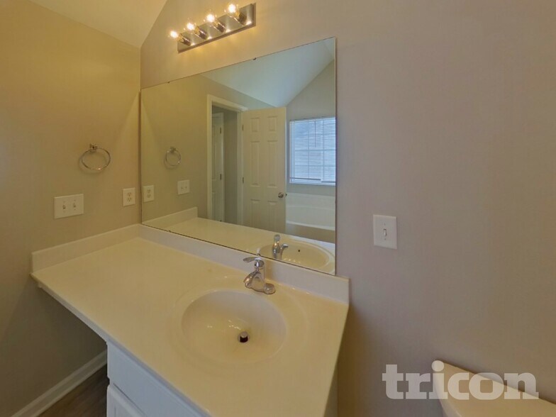 Building Photo - 1482 Kindred Cir NW