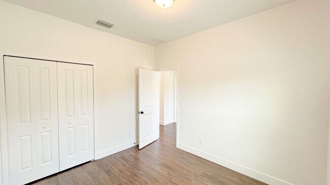 Building Photo - AVAILABLE NOW! 4 BD/2BA Home in Beautiful Palm Bay!! Wonderful home ready for move-in.