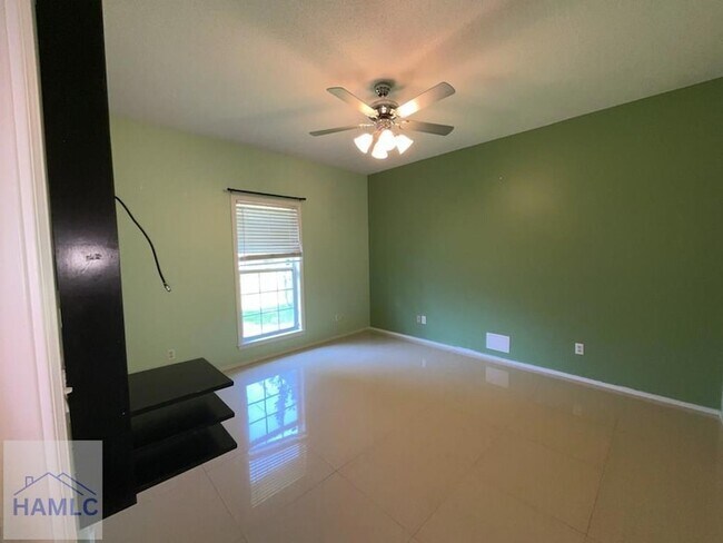 Building Photo - 380 Tremain Dr