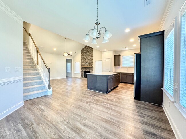 Building Photo - Updated 3 Bedroom High Point Condo with Large Bonus Room!