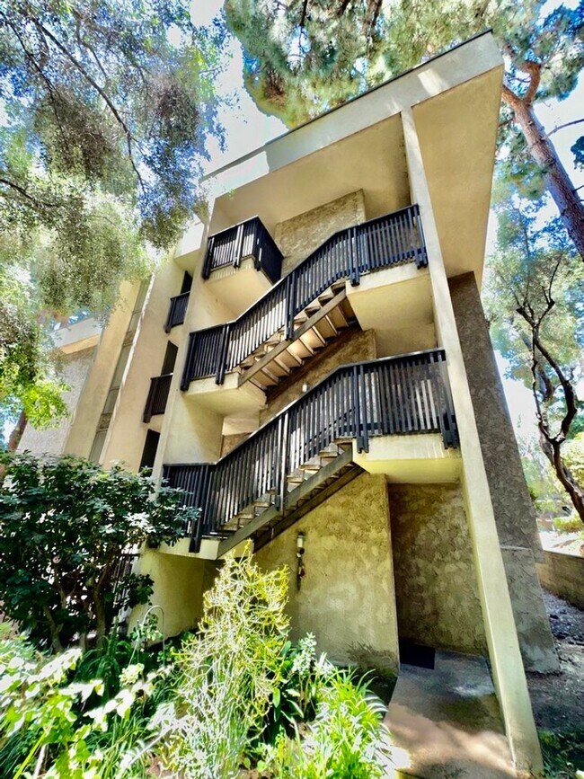 Building Photo - 6202 Friars Rd
