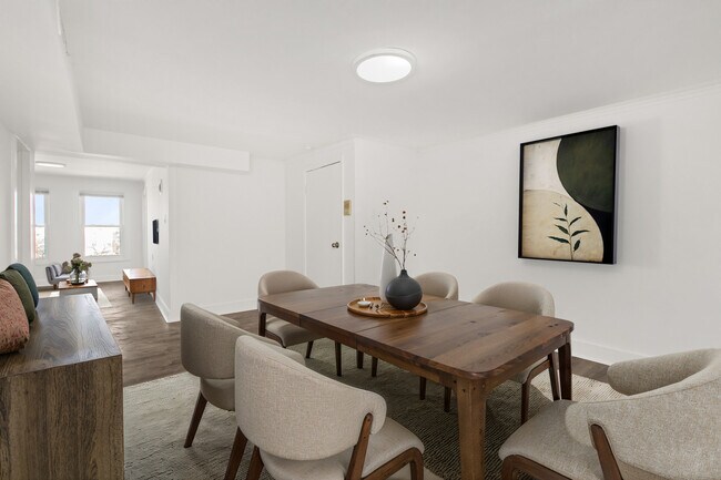 Building Photo - 1919 W Chicago Ave