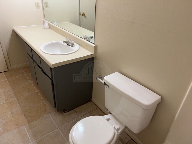 Building Photo - 3810 Charolais Dr