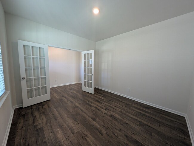Building Photo - Spacious 2 story, 5 bedroom, 3 bath Home located in Secrest Commons Community!