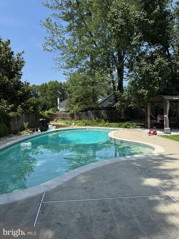 Building Photo - 10712 Warwick Ave