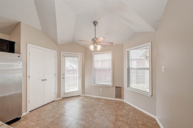 Building Photo - 4727 Wind Trace Dr