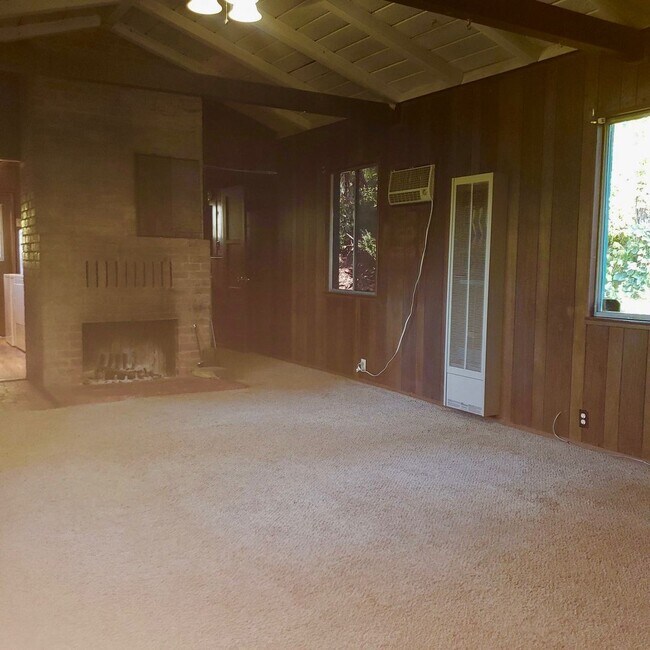 Building Photo - 20940 Pine Ln