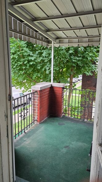 Porch/Balcony - 3845 Brighton Rd