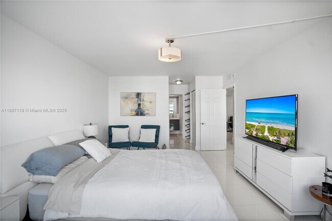 Building Photo - 2851 NE 183rd St