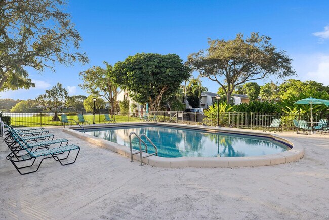 Building Photo - 3012 Willow Ln