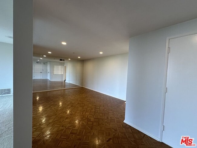 Building Photo - 1212 Roberto Ln