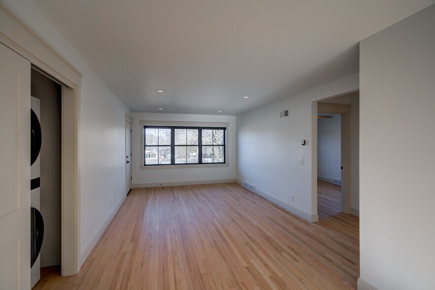 Building Photo - 401 Presidential Ln