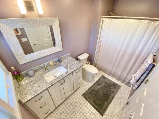 Building Photo - 3 Bedroom Home South Burlington Available ...