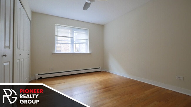 Building Photo - 625 W Wrightwood Ave