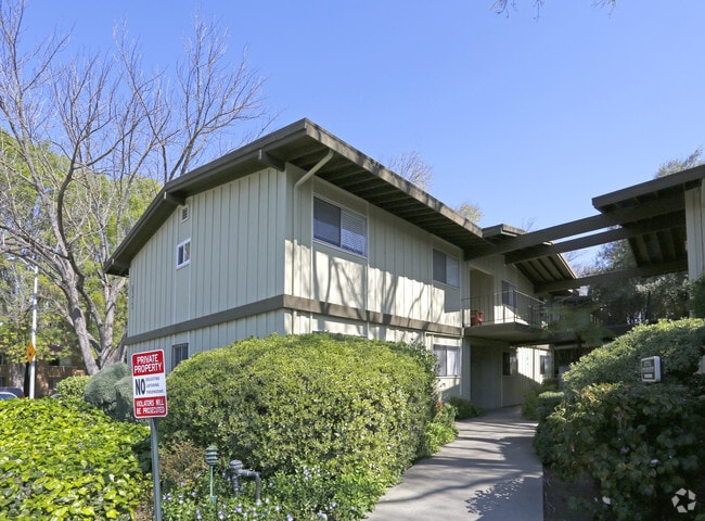 Building Photo - The Laurelwood