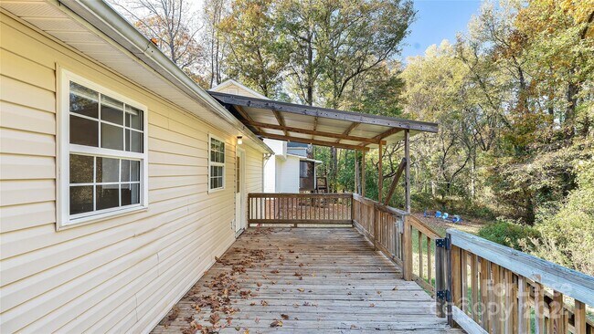 Building Photo - 3733 Oakwood Rd
