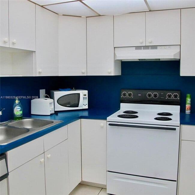 Building Photo - 400 Kings Point Dr