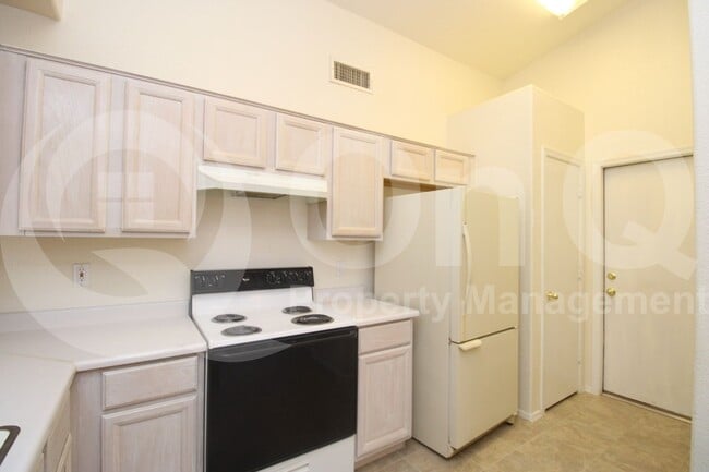 Building Photo - 2316 E Kelton Ln