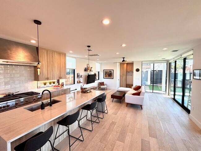 Building Photo - 1901 Hamilton Ave