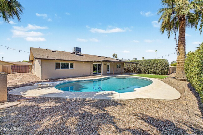 Building Photo - 1340 E Donner Dr