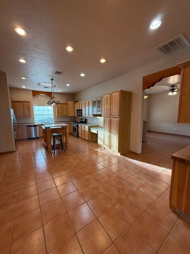 Building Photo - 3878 Stoneybrook Cir