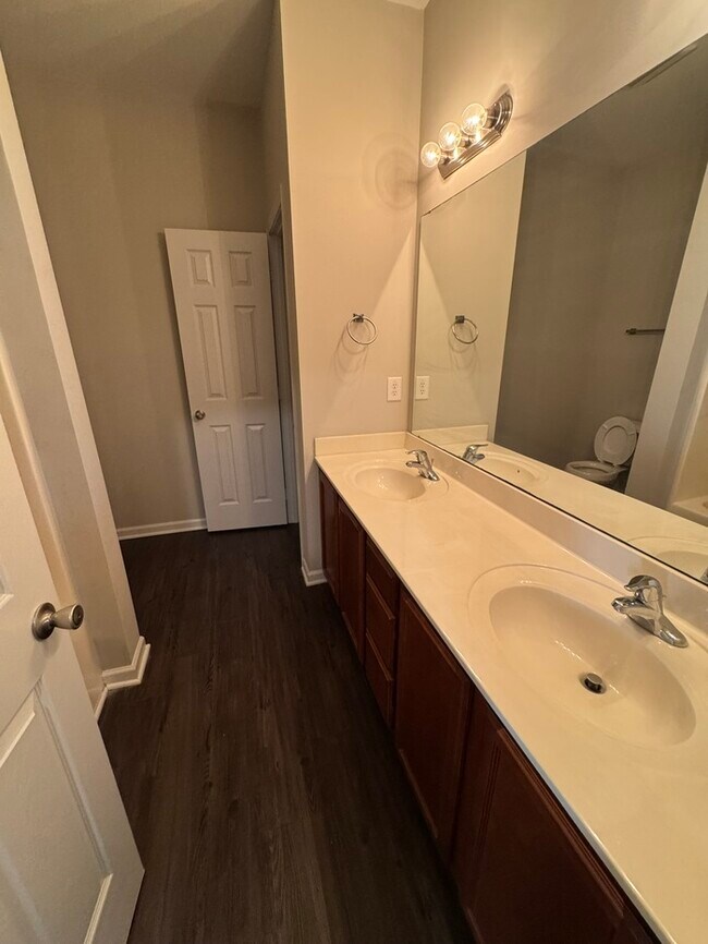 Building Photo - Amazing Deal! Great Location! 3 Bedroom 2.5 Bath Town Home! Playground in community!