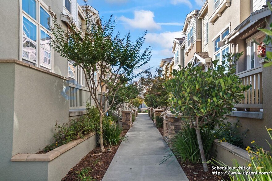 Building Photo - 18404 Emerald Ln