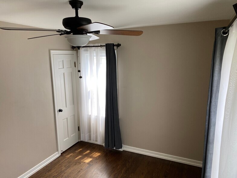 Bedroom 2 w/ceiling fan & hardwood floors - 6717 Huron Ave