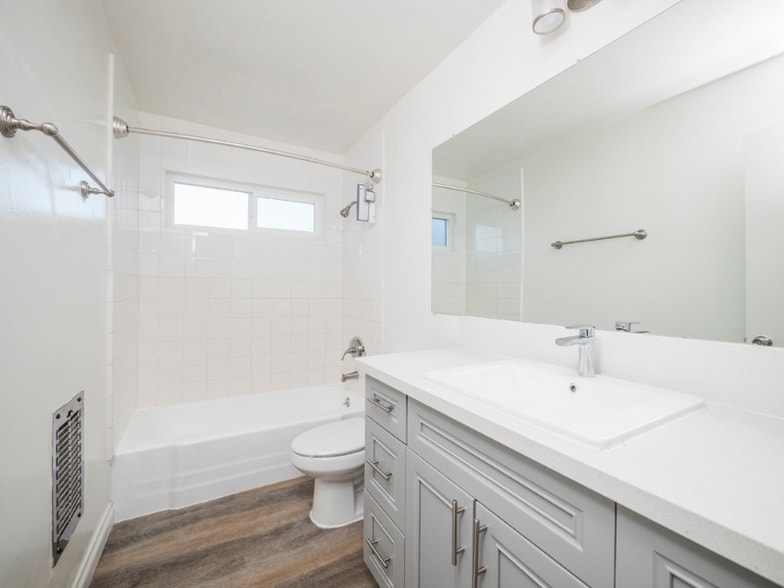 Building Photo - 20951 Roscoe Blvd