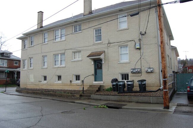 Building Photo - 311 Park Dr