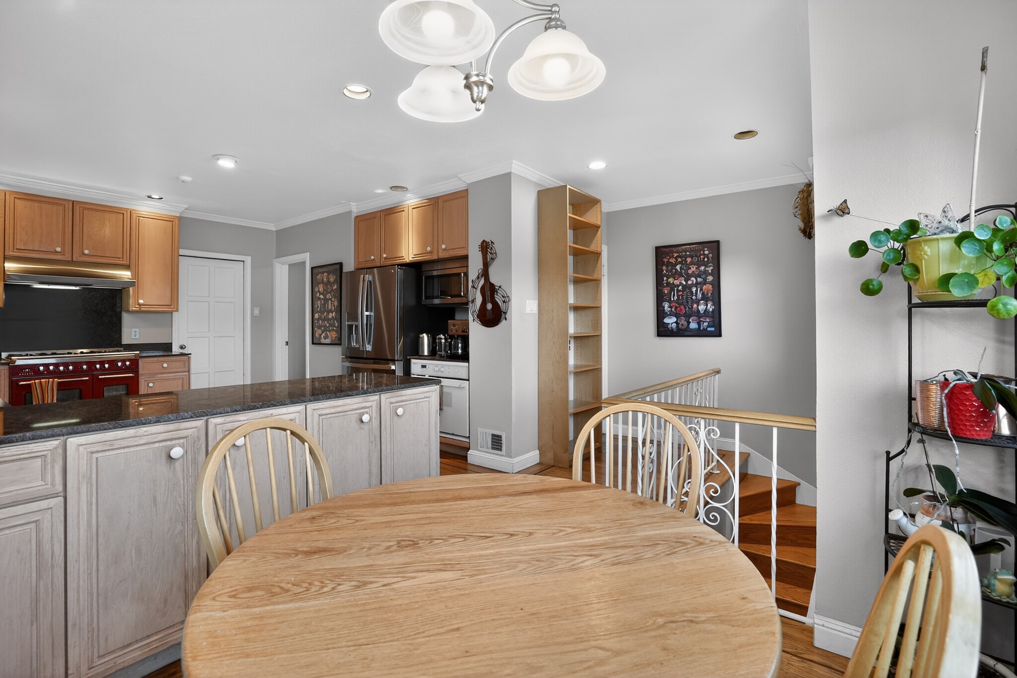 Breakfast nook facing kitchen - 60 Goleta Ave