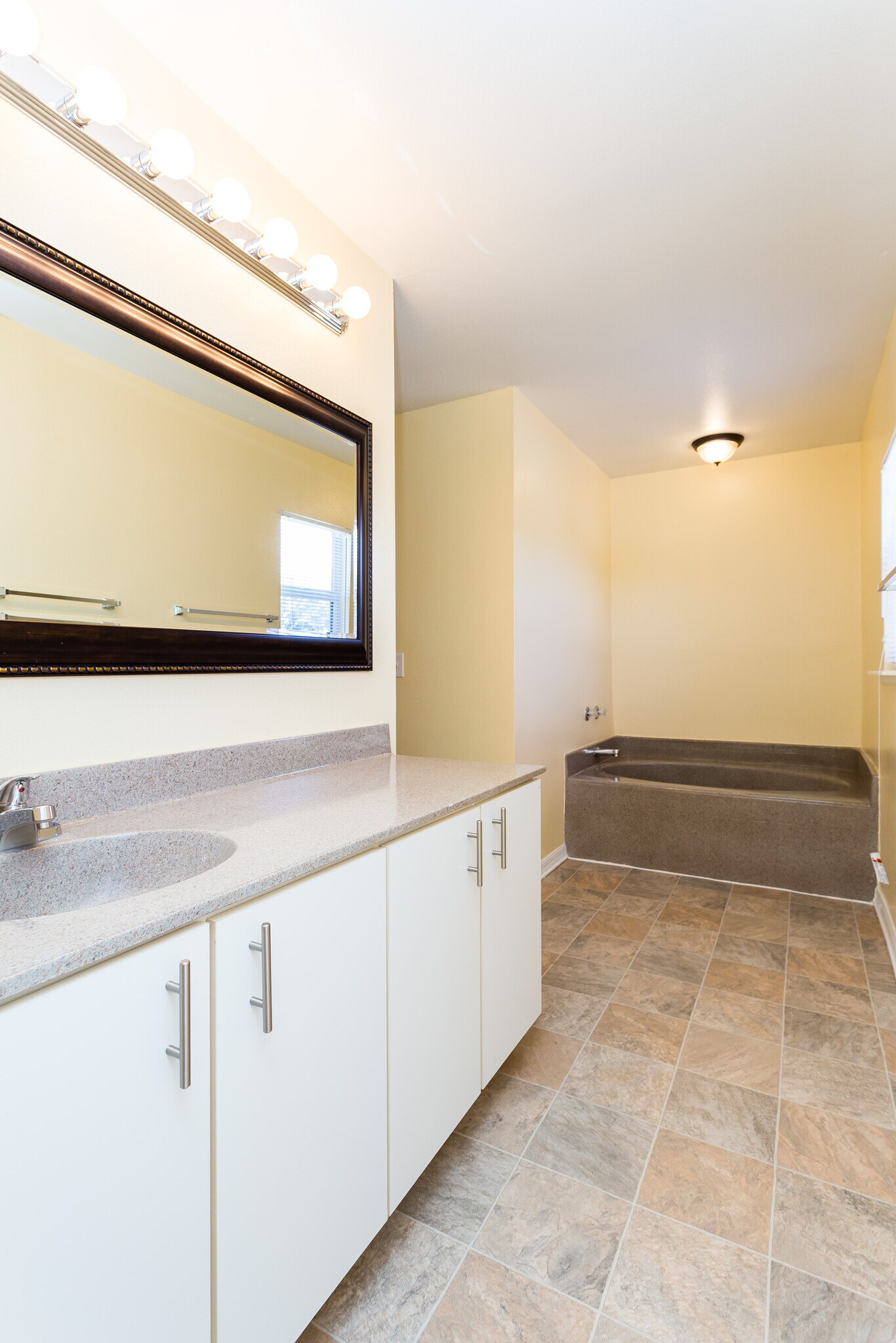 Building Photo - 616 Floridian Dr